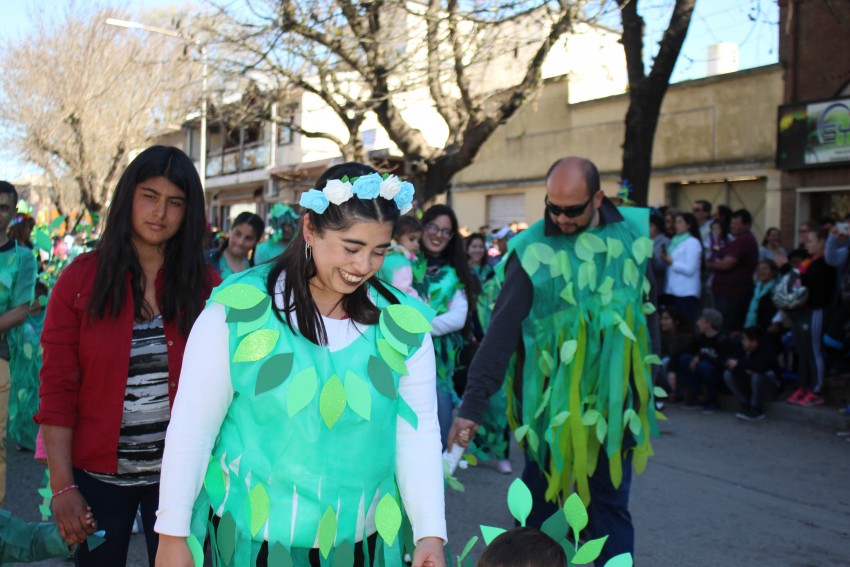 El desfile de la primavera congreg a ms de 40 instituciones