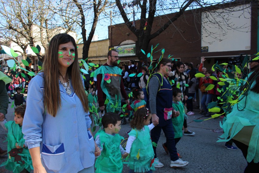 El desfile de la primavera congreg a ms de 40 instituciones