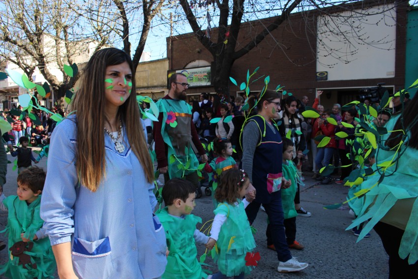 El desfile de la primavera congreg a ms de 40 instituciones