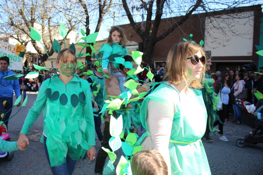 El desfile de la primavera congreg a ms de 40 instituciones