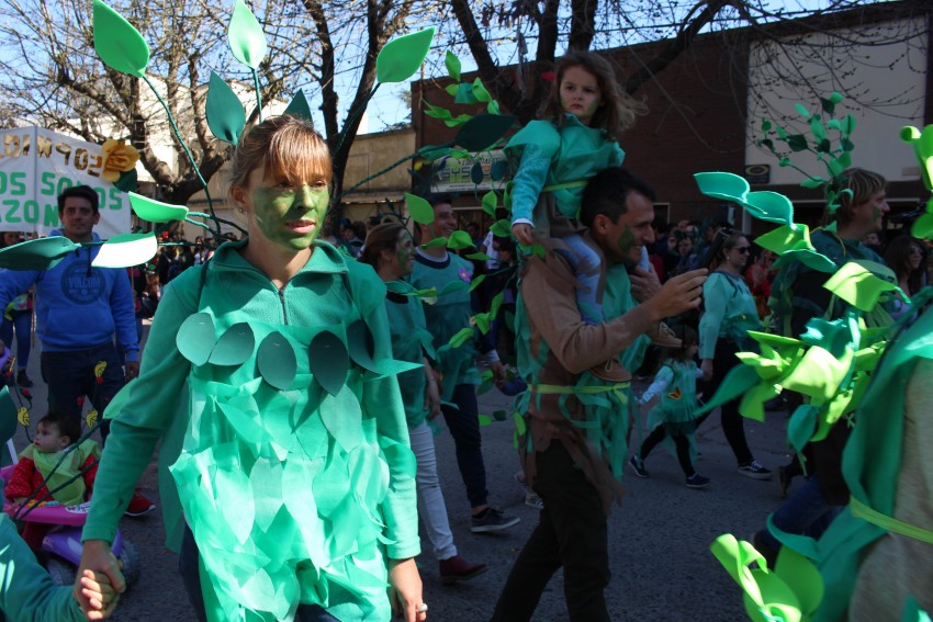 El desfile de la primavera congreg a ms de 40 instituciones