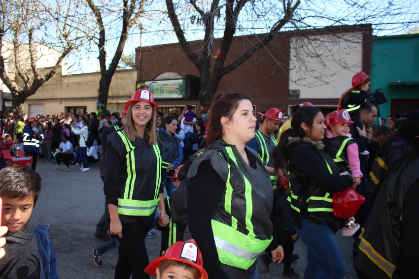 El desfile de la primavera congreg a ms de 40 instituciones