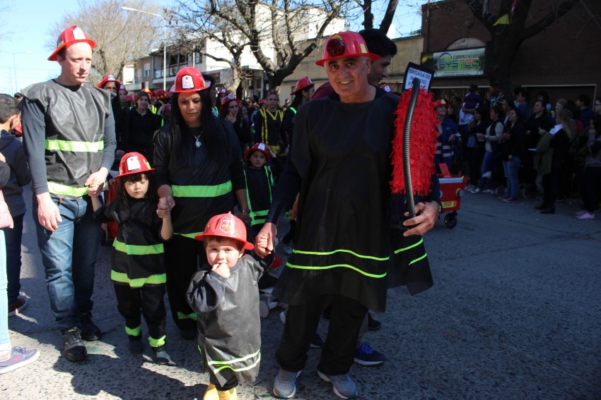 El desfile de la primavera congreg a ms de 40 instituciones