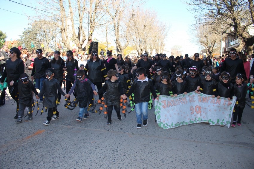 El desfile de la primavera congreg a ms de 40 instituciones
