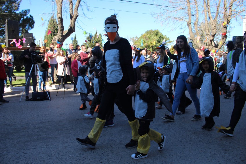 El desfile de la primavera congreg a ms de 40 instituciones