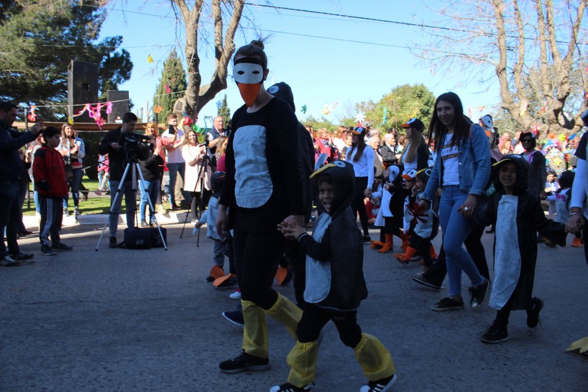 El desfile de la primavera congreg a ms de 40 instituciones