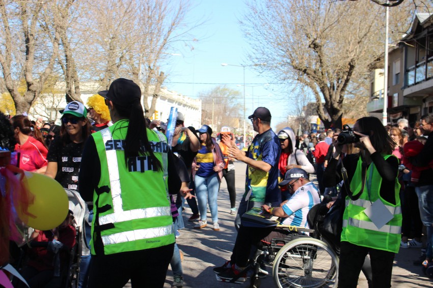 El desfile de la primavera congreg a ms de 40 instituciones