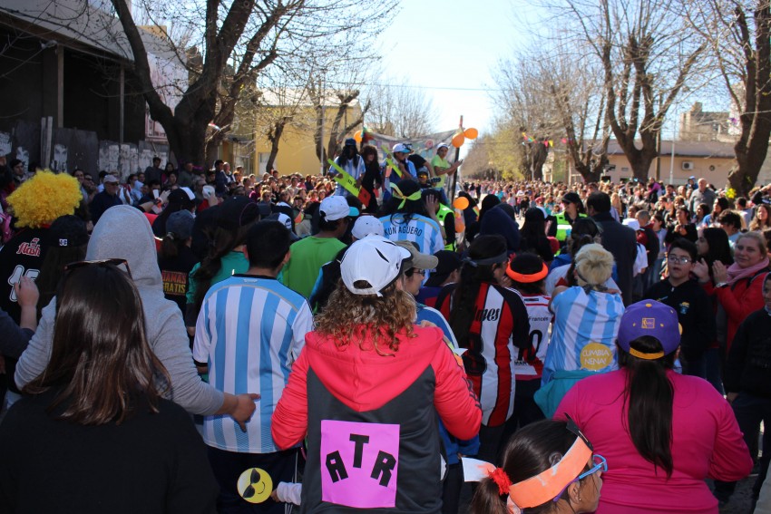 El desfile de la primavera congreg a ms de 40 instituciones