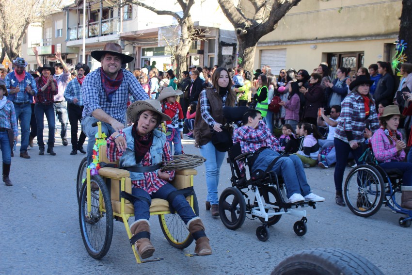 El desfile de la primavera congreg a ms de 40 instituciones