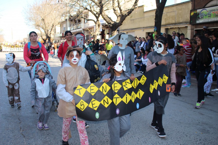 El desfile de la primavera congreg a ms de 40 instituciones