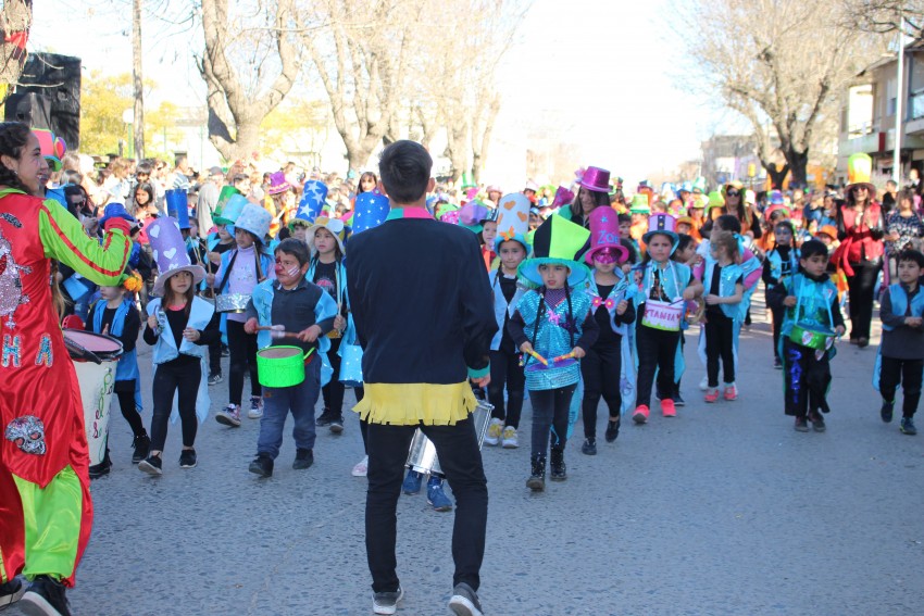 El desfile de la primavera congreg a ms de 40 instituciones