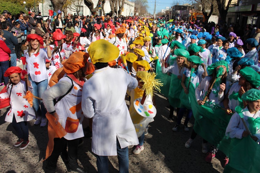 El desfile de la primavera congreg a ms de 40 instituciones