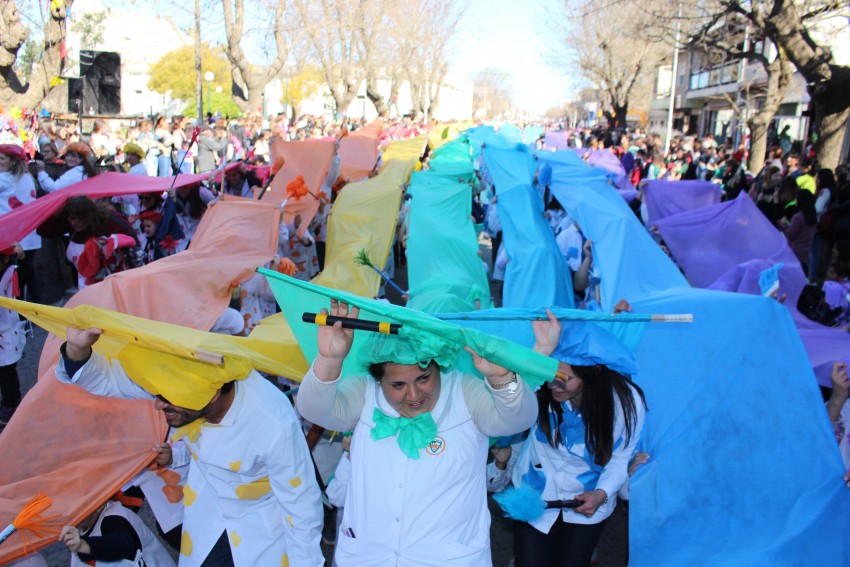 El desfile de la primavera congreg a ms de 40 instituciones