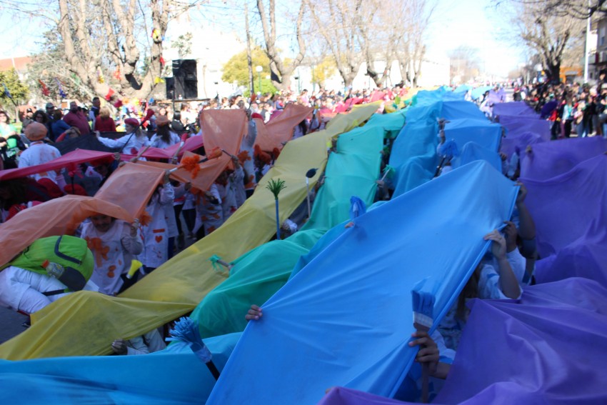El desfile de la primavera congreg a ms de 40 instituciones