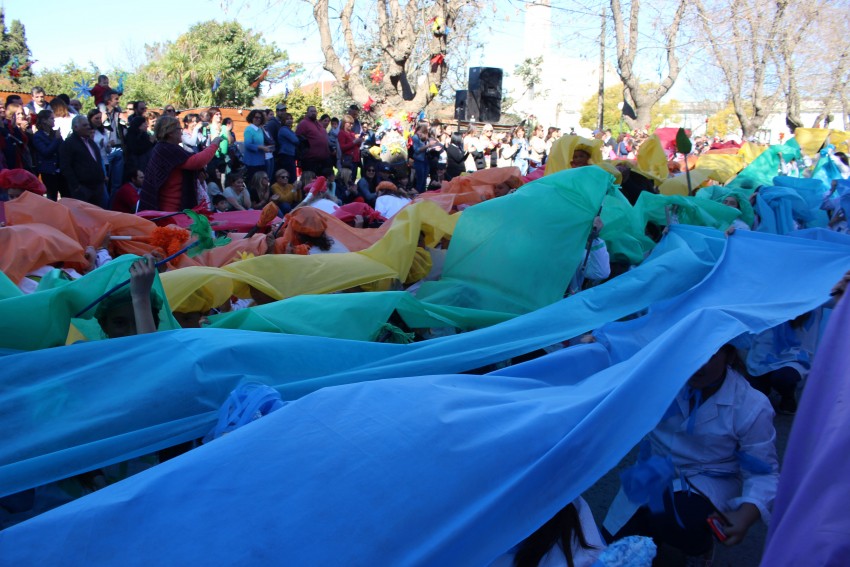 El desfile de la primavera congreg a ms de 40 instituciones