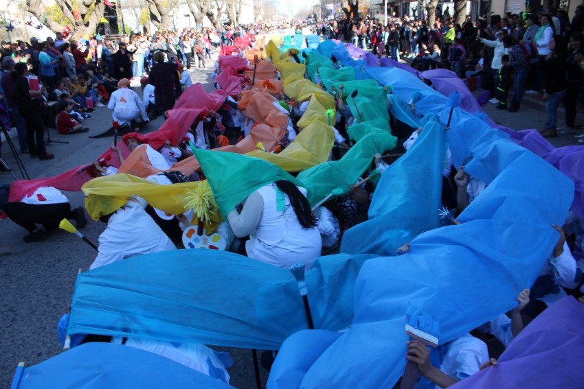 El desfile de la primavera congreg a ms de 40 instituciones