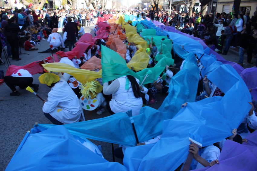 El desfile de la primavera congreg a ms de 40 instituciones