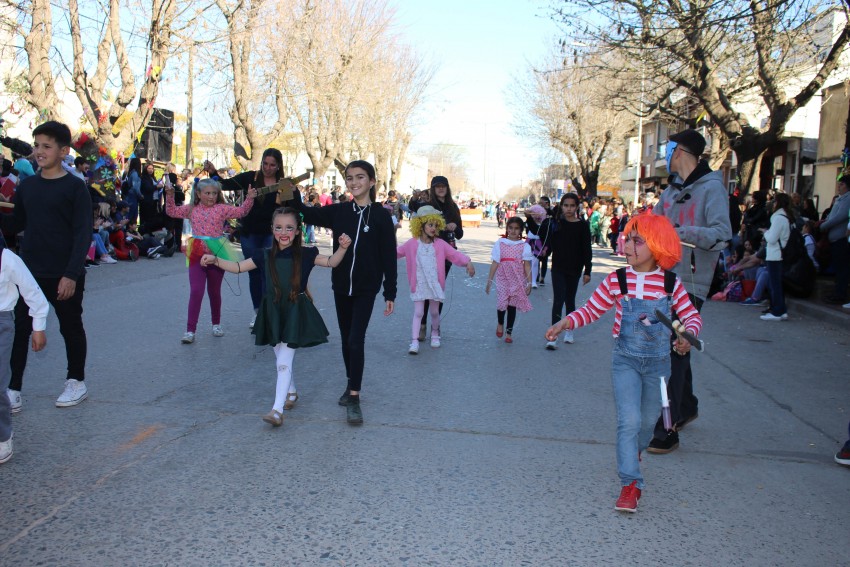 El desfile de la primavera congreg a ms de 40 instituciones