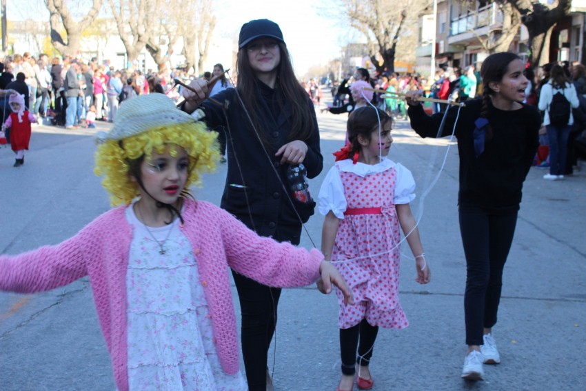 El desfile de la primavera congreg a ms de 40 instituciones
