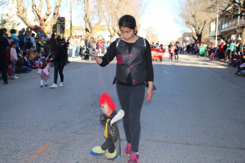 El desfile de la primavera congreg a ms de 40 instituciones