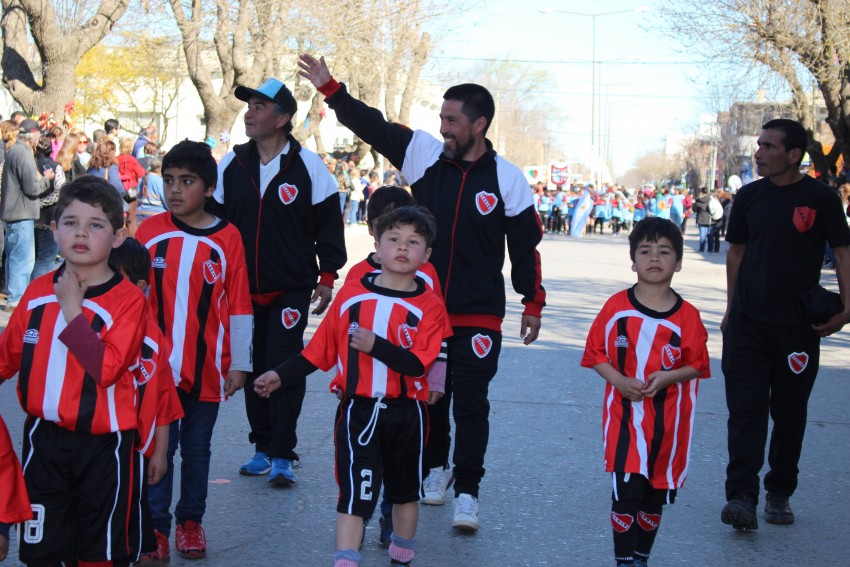 El desfile de la primavera congreg a ms de 40 instituciones
