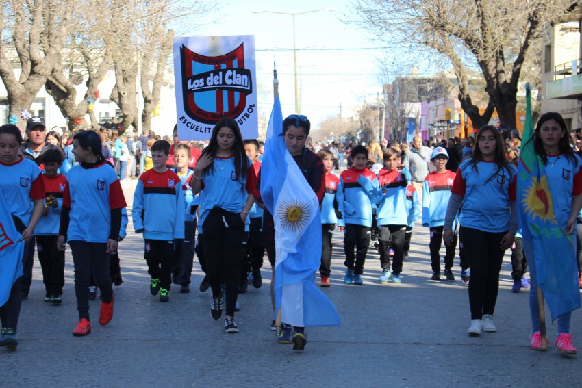 El desfile de la primavera congreg a ms de 40 instituciones