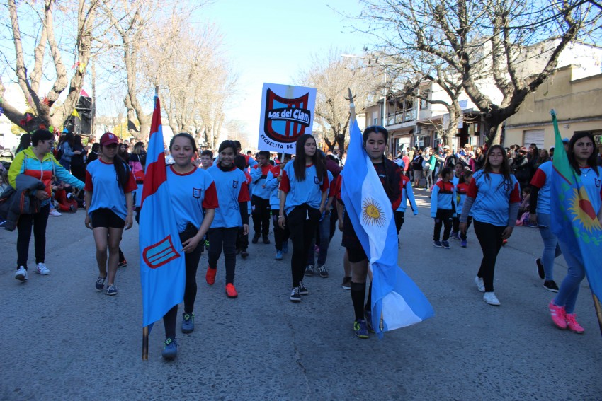 El desfile de la primavera congreg a ms de 40 instituciones