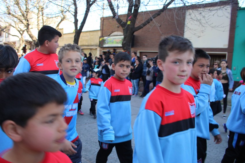 El desfile de la primavera congreg a ms de 40 instituciones