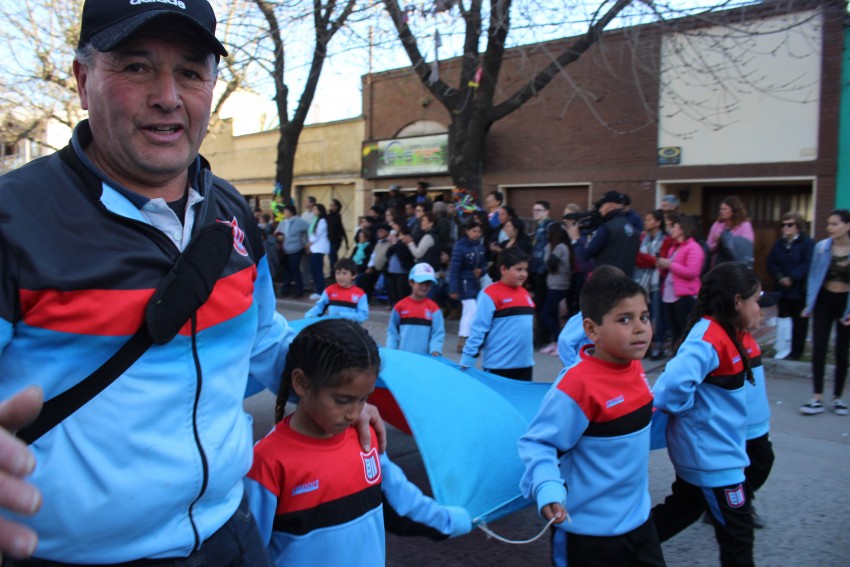El desfile de la primavera congreg a ms de 40 instituciones