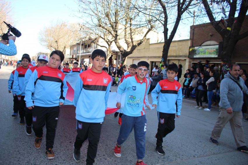 El desfile de la primavera congreg a ms de 40 instituciones