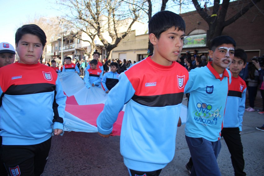 El desfile de la primavera congreg a ms de 40 instituciones