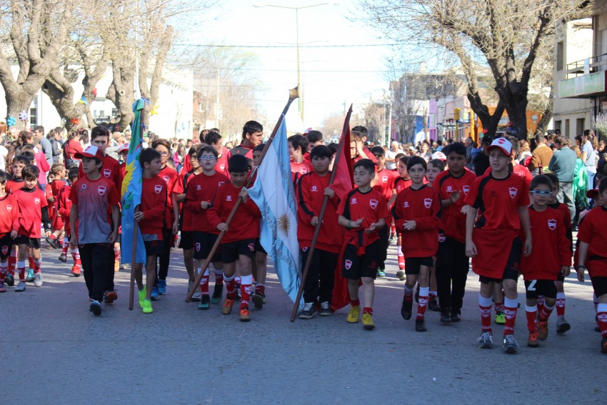 El desfile de la primavera congreg a ms de 40 instituciones