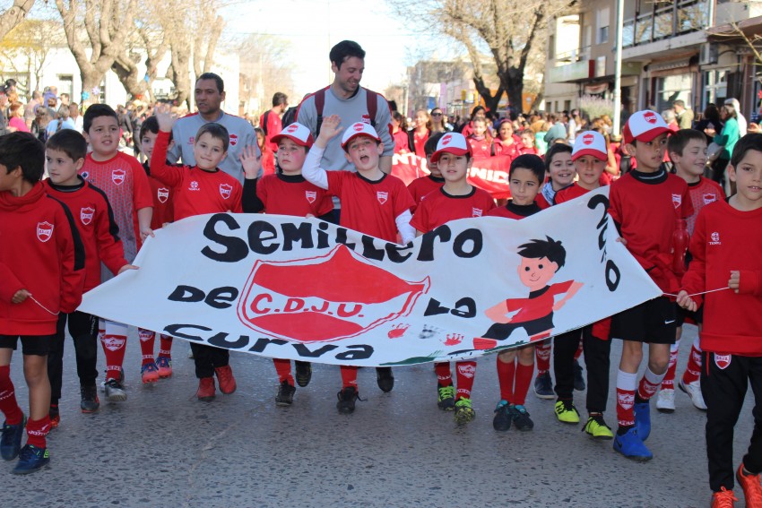El desfile de la primavera congreg a ms de 40 instituciones