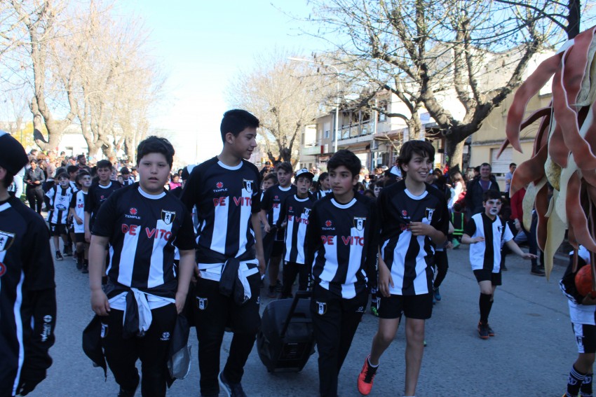 El desfile de la primavera congreg a ms de 40 instituciones