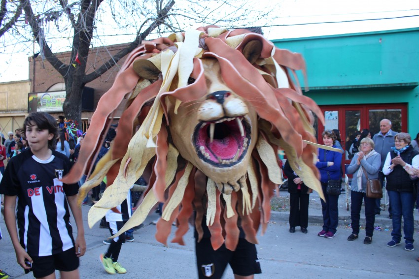 El desfile de la primavera congreg a ms de 40 instituciones