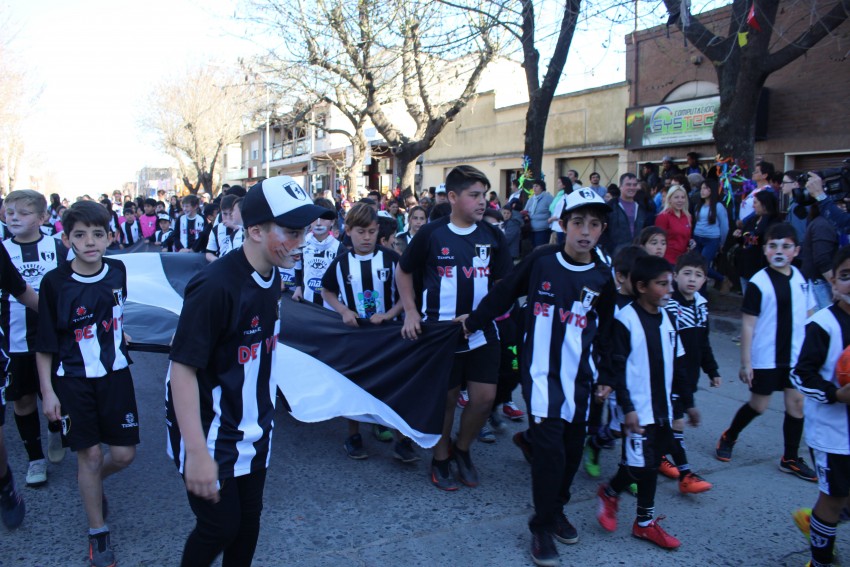 El desfile de la primavera congreg a ms de 40 instituciones