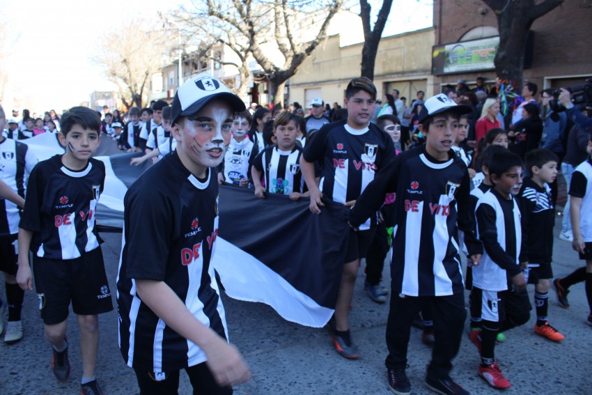 El desfile de la primavera congreg a ms de 40 instituciones