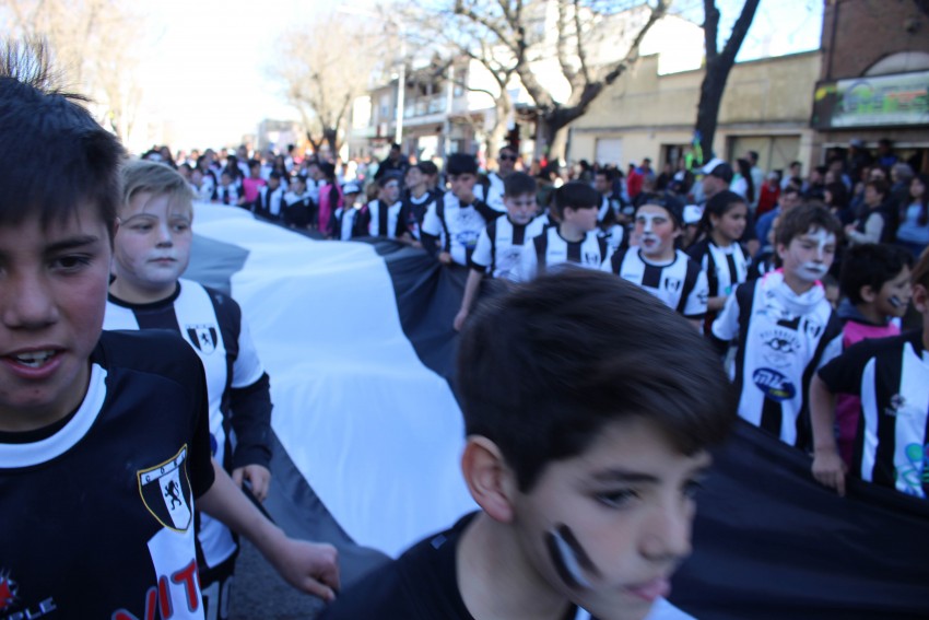 El desfile de la primavera congreg a ms de 40 instituciones