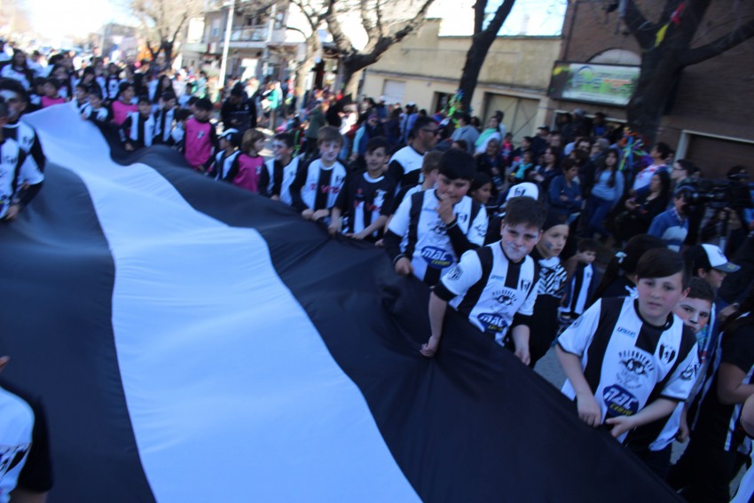 El desfile de la primavera congreg a ms de 40 instituciones