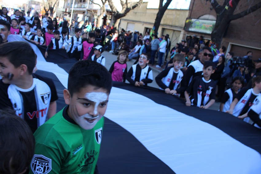 El desfile de la primavera congreg a ms de 40 instituciones
