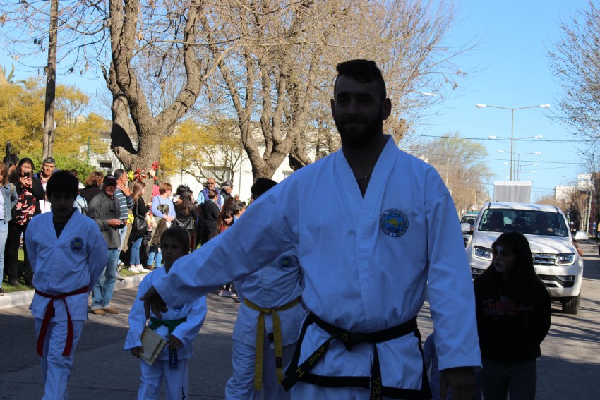 El desfile de la primavera congreg a ms de 40 instituciones