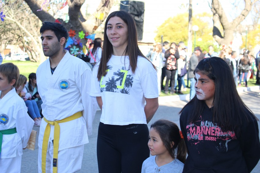 El desfile de la primavera congreg a ms de 40 instituciones
