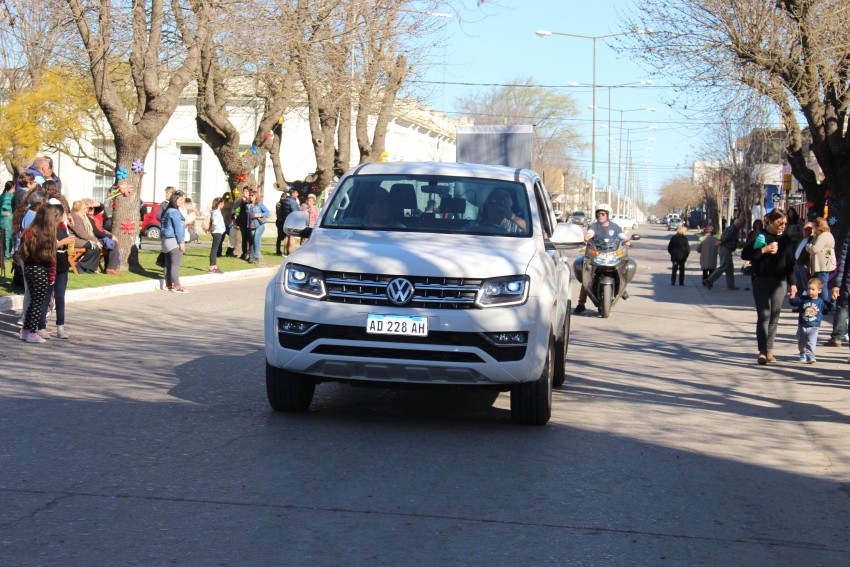 El desfile de la primavera congreg a ms de 40 instituciones