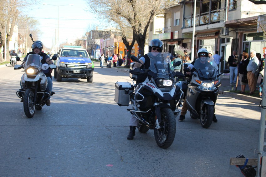 El desfile de la primavera congreg a ms de 40 instituciones