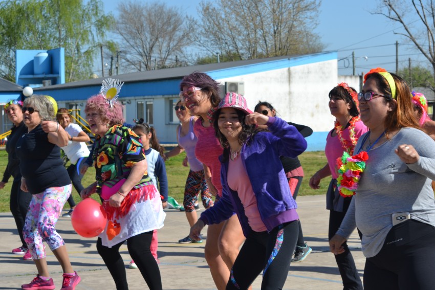Alumnas del taller de zumba festejaron la llegada de la primavera