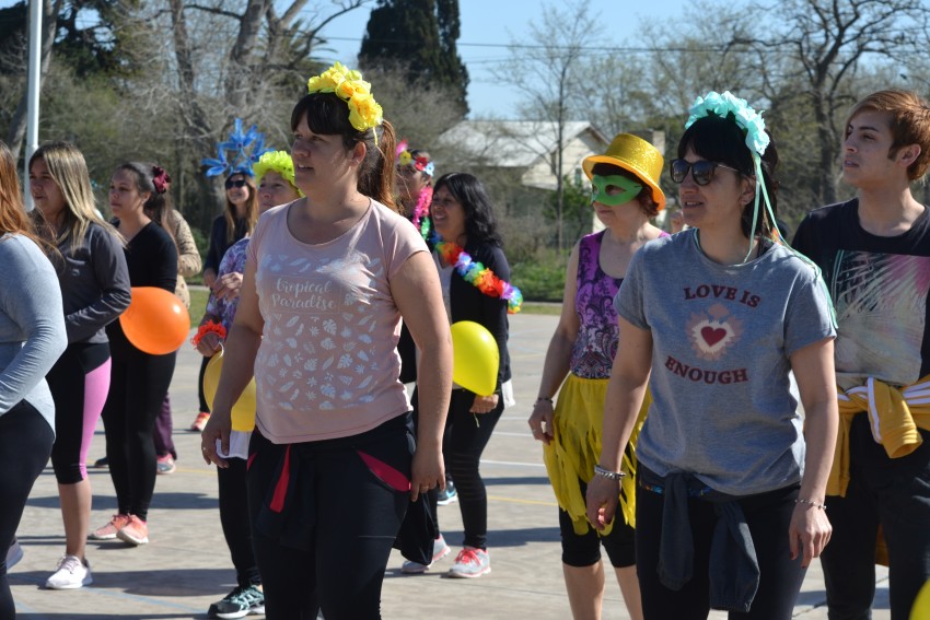 Alumnas del taller de zumba festejaron la llegada de la primavera