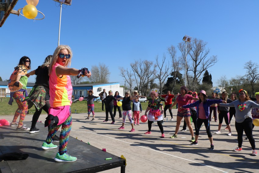 Alumnas del taller de zumba festejaron la llegada de la primavera