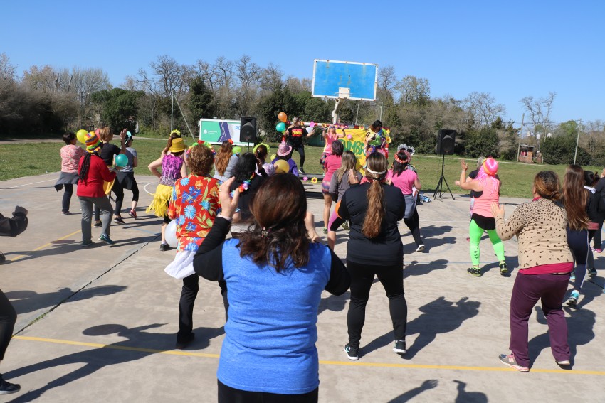 Alumnas del taller de zumba festejaron la llegada de la primavera