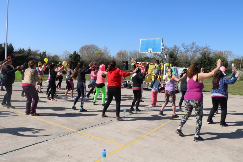 Alumnas del taller de zumba festejaron la llegada de la primavera