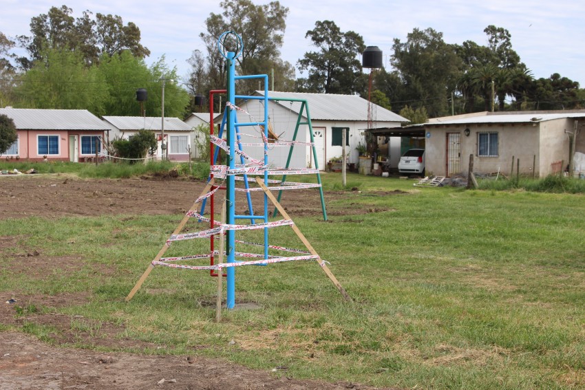 Instalaron juegos en la nueva plazoleta del barrio Belgrano
